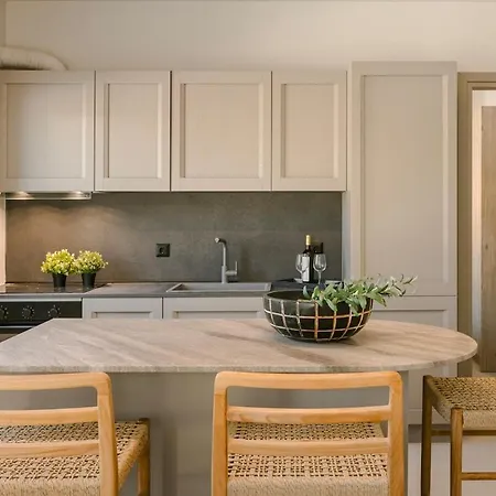 Assos Reverie أسوس